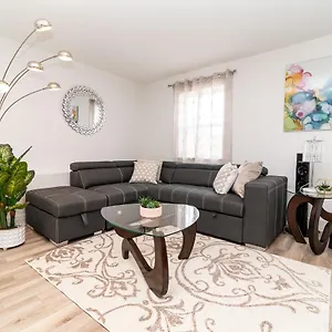 Bed & Breakfast Glamorous New Townhouse - Business And Vacation Travel, Halifax